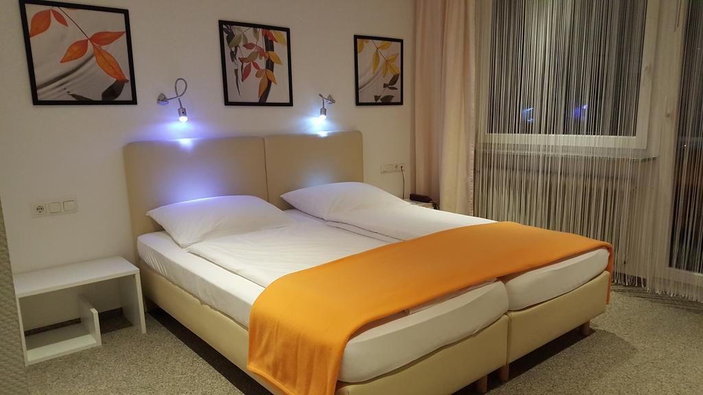 Weinhaus Weis 3* Leiwen