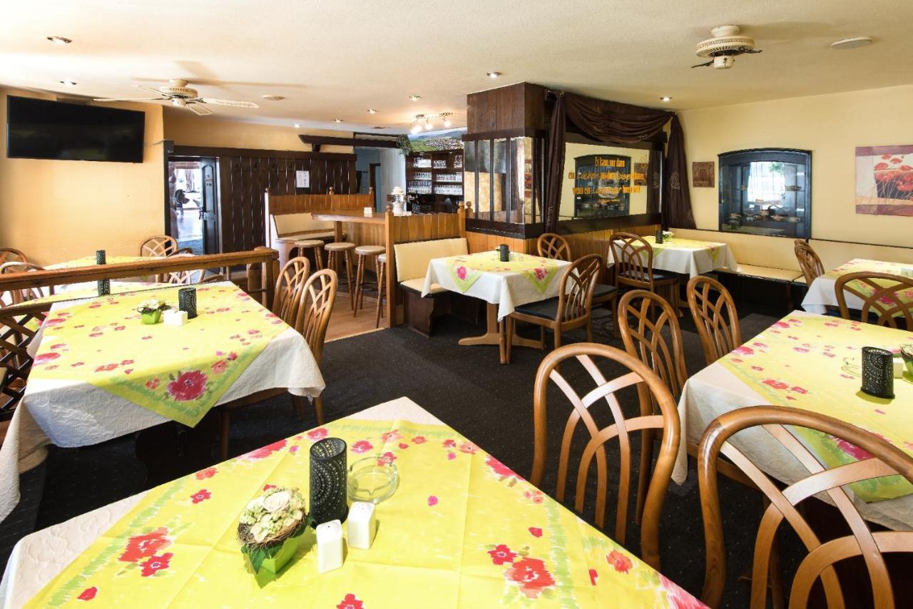 Weinhaus Weis Hotel Leiwen